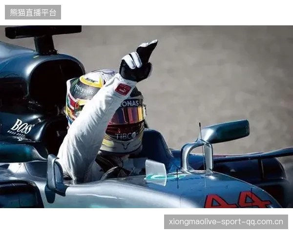 F1汉密尔顿极速超车，成功夺回领先
